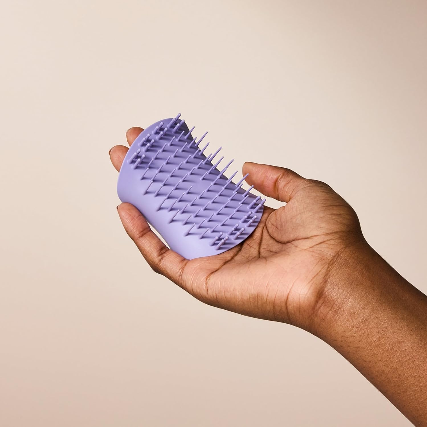 Tangle Teezer fejbőrkefe és masszírozó - Tökéletes hajkezelésekhez és fejbőr méregtelenítéshez - Eltávolítja a szennyeződéseket és az elhalt hámsejteket - Zuhanyozás közben vagy hajolajjal is használható